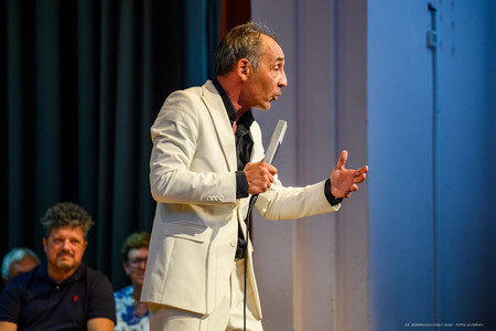 STAND UP (16 of 71)